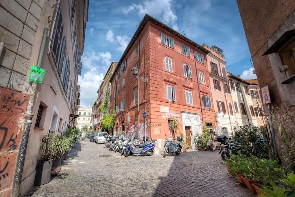 Shabby Apartment @Trastevere Rome